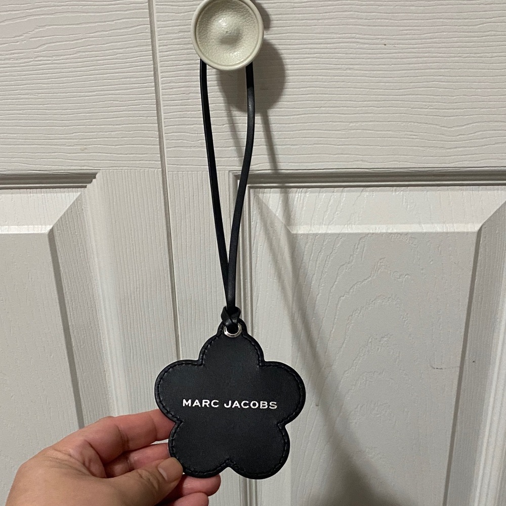 BNWT Marc Jacobs  The Daisy  Leather Bag Charm